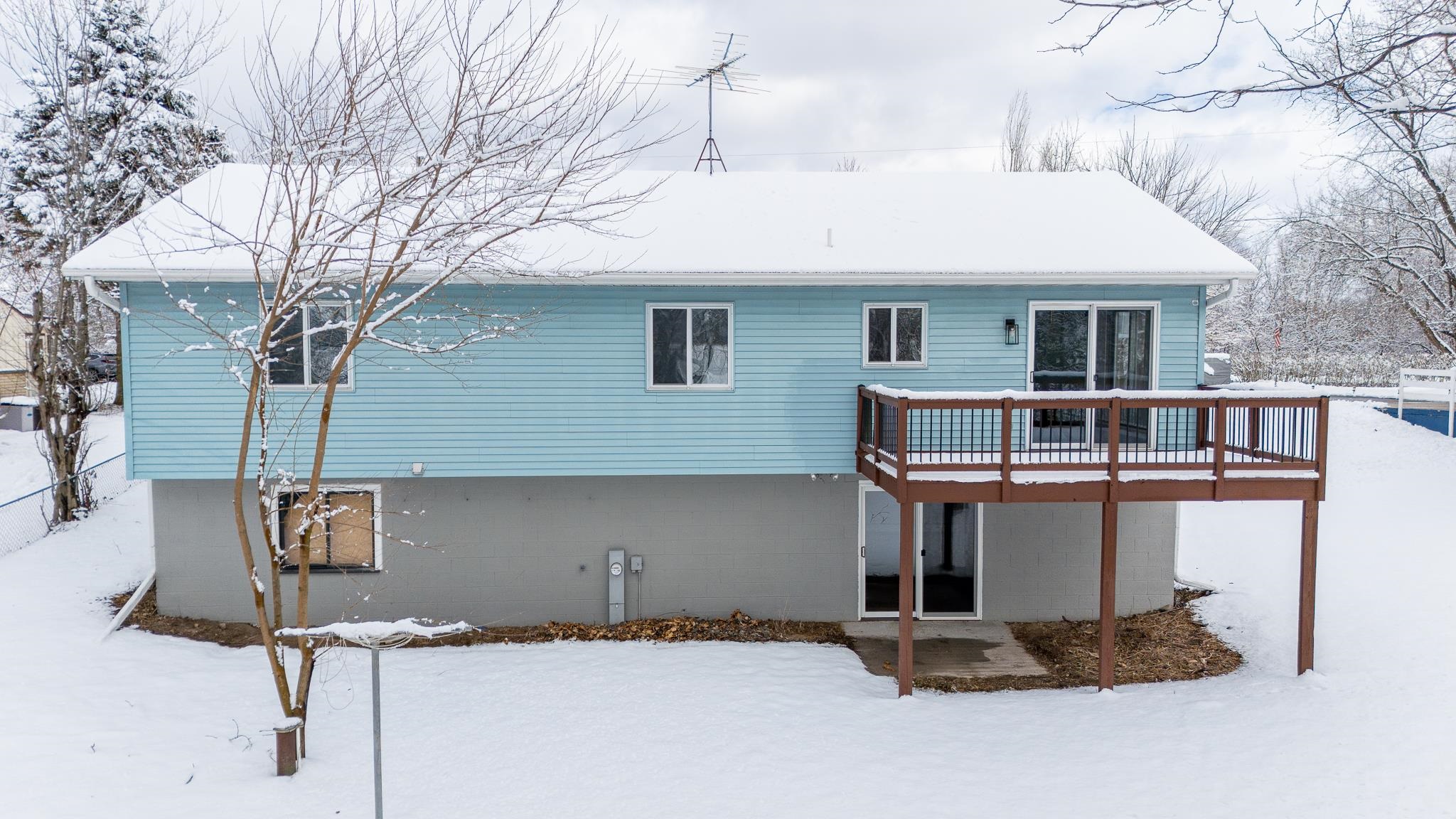 West Bend, Wisconsin 53090, United States, 3 Bedrooms Bedrooms, ,2 BathroomsBathrooms,Residential,Active,64006