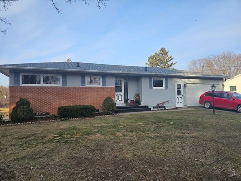 Photo of 120 ROHRER Street, CLINTONVILLE, WI 54929 (MLS # 50322485)