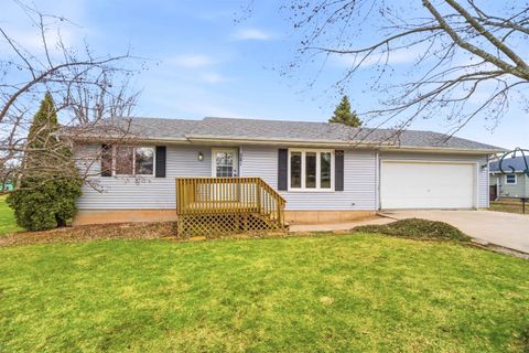 Photo of 321 SUPERIOR Street, OMRO, WI 54963 (MLS # 50323223)