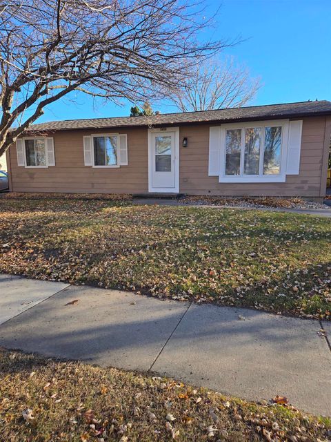 Photo of 2430 MINERVA Street, OSHKOSH, WI 54901 (MLS # 50318318)