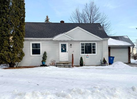 Photo of 464 COTTAGE GROVE Avenue, ASHWAUBENON, WI 54304 (MLS # 50319725)
