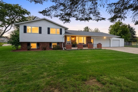 Photo of 3467 GOLF Drive, GREEN BAY, WI 54311 (MLS # 50332955)