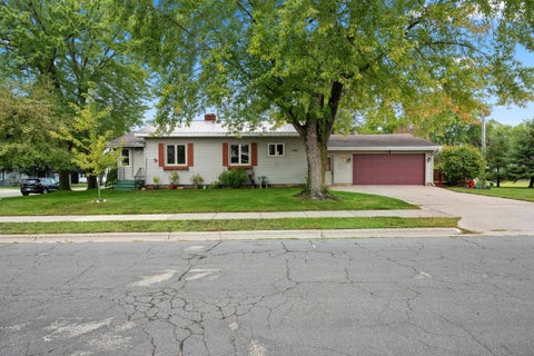 Photo of 705 E LIEG Avenue, SHAWANO, WI 54166 (MLS # 50332940)