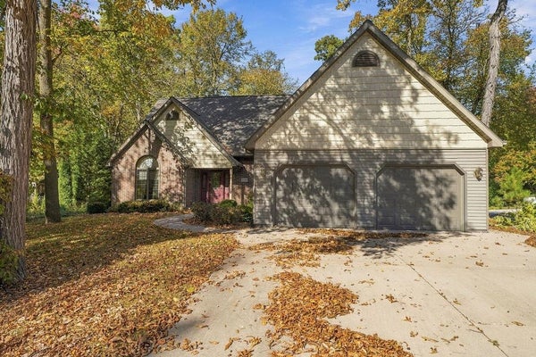 2398 BURNWOOD DR, OSHKOSH, WI 54902 - Image 0fda66fb6b4950b00cf8cdc3fa99a230/3629252998