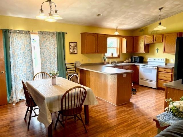 Appleton, Wisconsin 54915, United States, 3 Bedrooms Bedrooms, ,2 BathroomsBathrooms,Residential,Active,184763