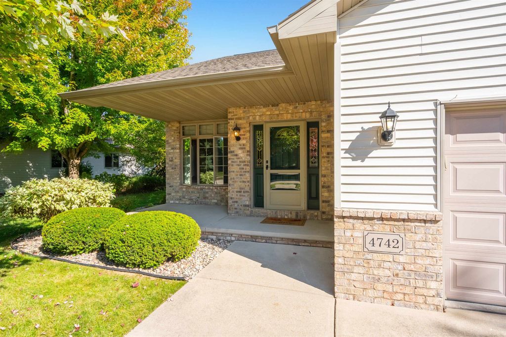 Photo of 4742 N PROVIDENCE Avenue, APPLETON, WI 54913 (MLS # 50316031)