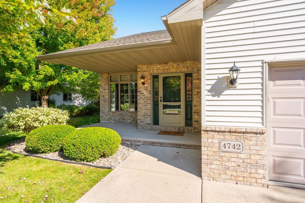 Photo of 4742 N PROVIDENCE Avenue, APPLETON, WI 54913 (MLS # 50316031)