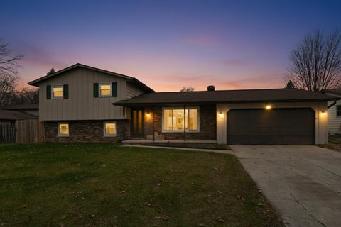 Photo of 2607 VICKI Lane, GREEN BAY, WI 54311 (MLS # 50318525)