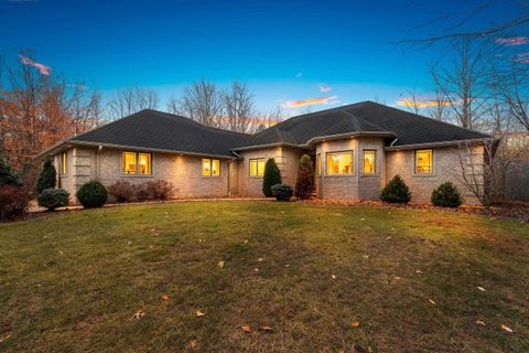 Photo of 425 HILL HAVEN Court, LITTLE SUAMICO, WI 54141 (MLS # 50318710)