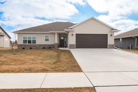 Photo of 2513 TIPPERARY Trail, DE PERE, WI 54115 (MLS # 50321376)