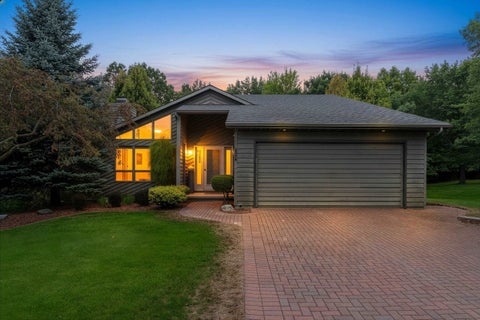 Photo of 1409 N BAY HIGHLANDS Drive, GREEN BAY, WI 54311 (MLS # 50333029)