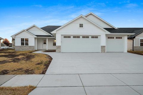 Photo of 1390 CROSSROADS Drive, DE PERE, WI 54115 (MLS # 50317081)