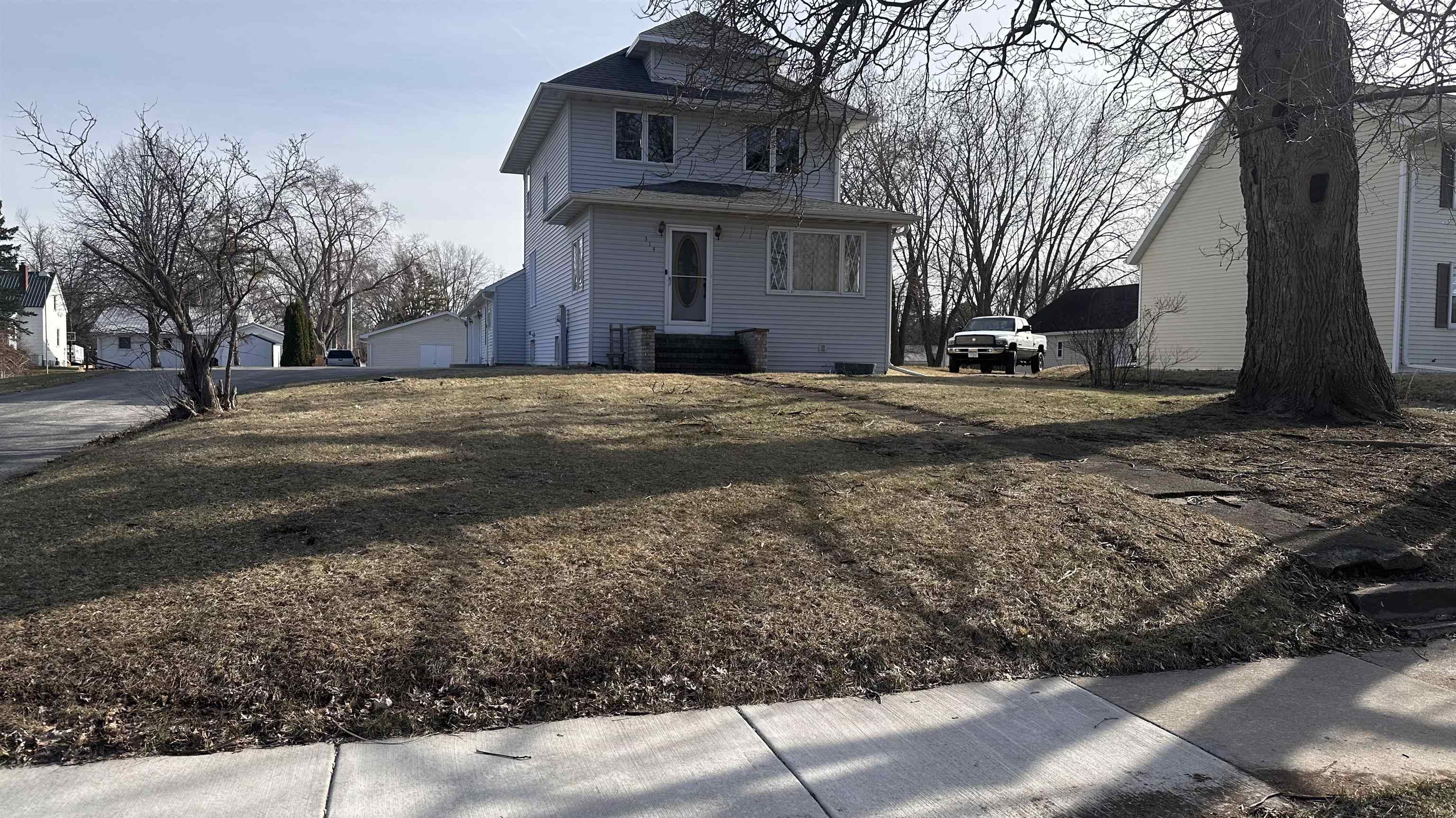 314 SUMMIT Street - Photo 2