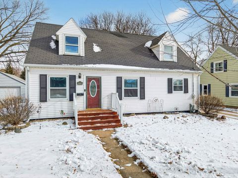 Photo of 2108 N RICHMOND Street, APPLETON, WI 54911 (MLS # 50320553)