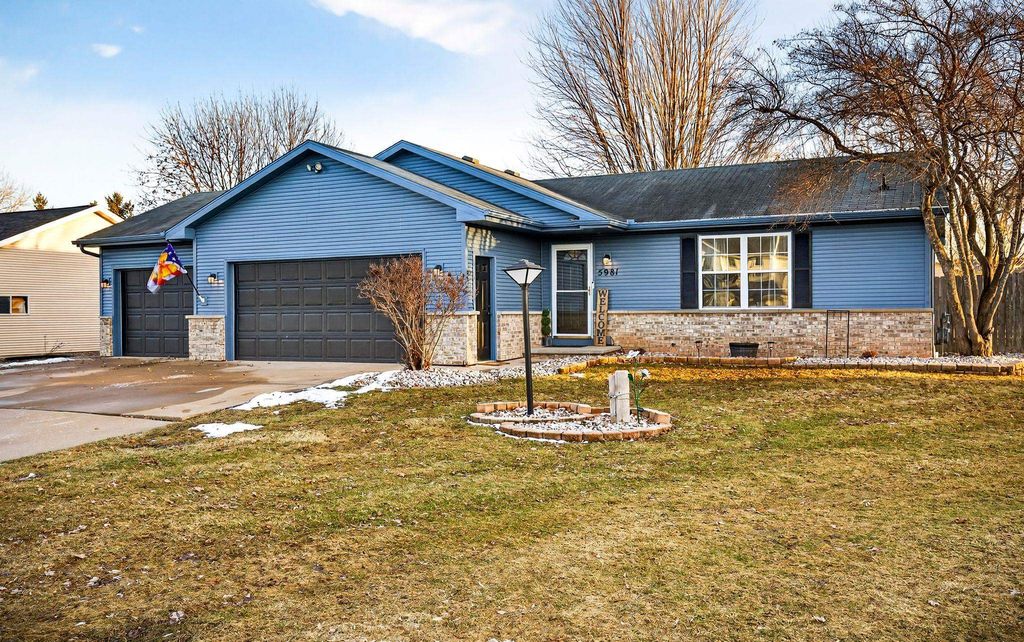 Photo of W5981 WOODSEDGE Court, APPLETON, WI 54915 (MLS # 50321700)