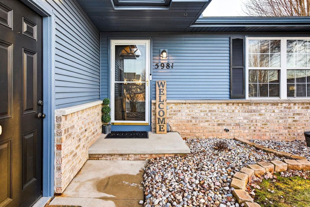 Photo of W5981 WOODSEDGE Court, APPLETON, WI 54915 (MLS # 50321700)