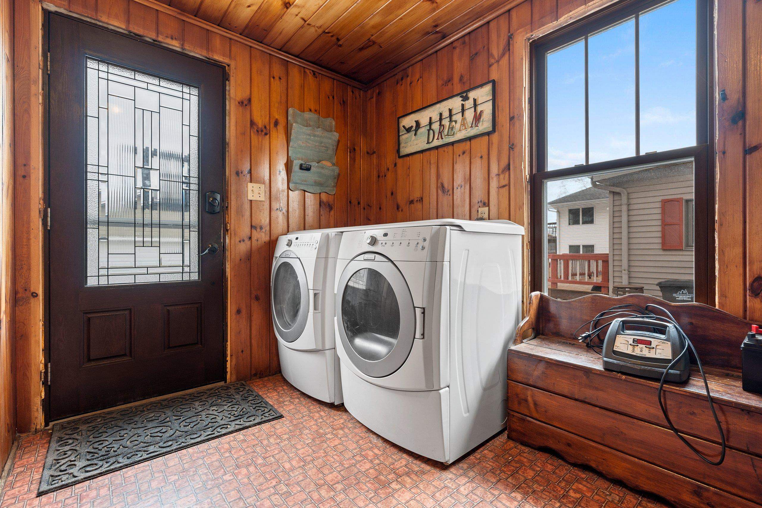 Shawano, Wisconsin 54166, United States, 3 Bedrooms Bedrooms, ,2 BathroomsBathrooms,Residential,Active,81326