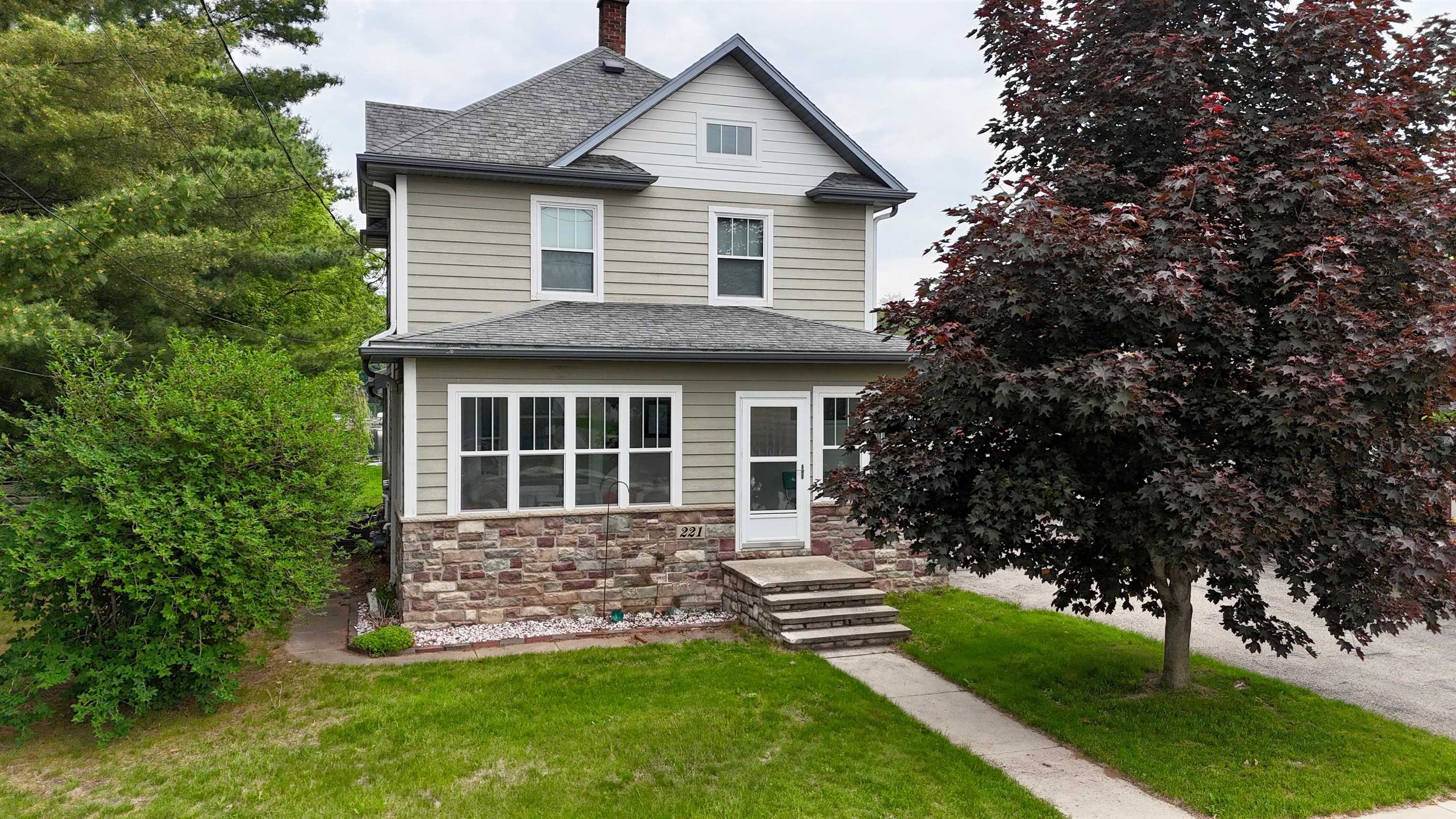 Shawano, Wisconsin 54166, United States, 3 Bedrooms Bedrooms, ,2 BathroomsBathrooms,Residential,Active,81326