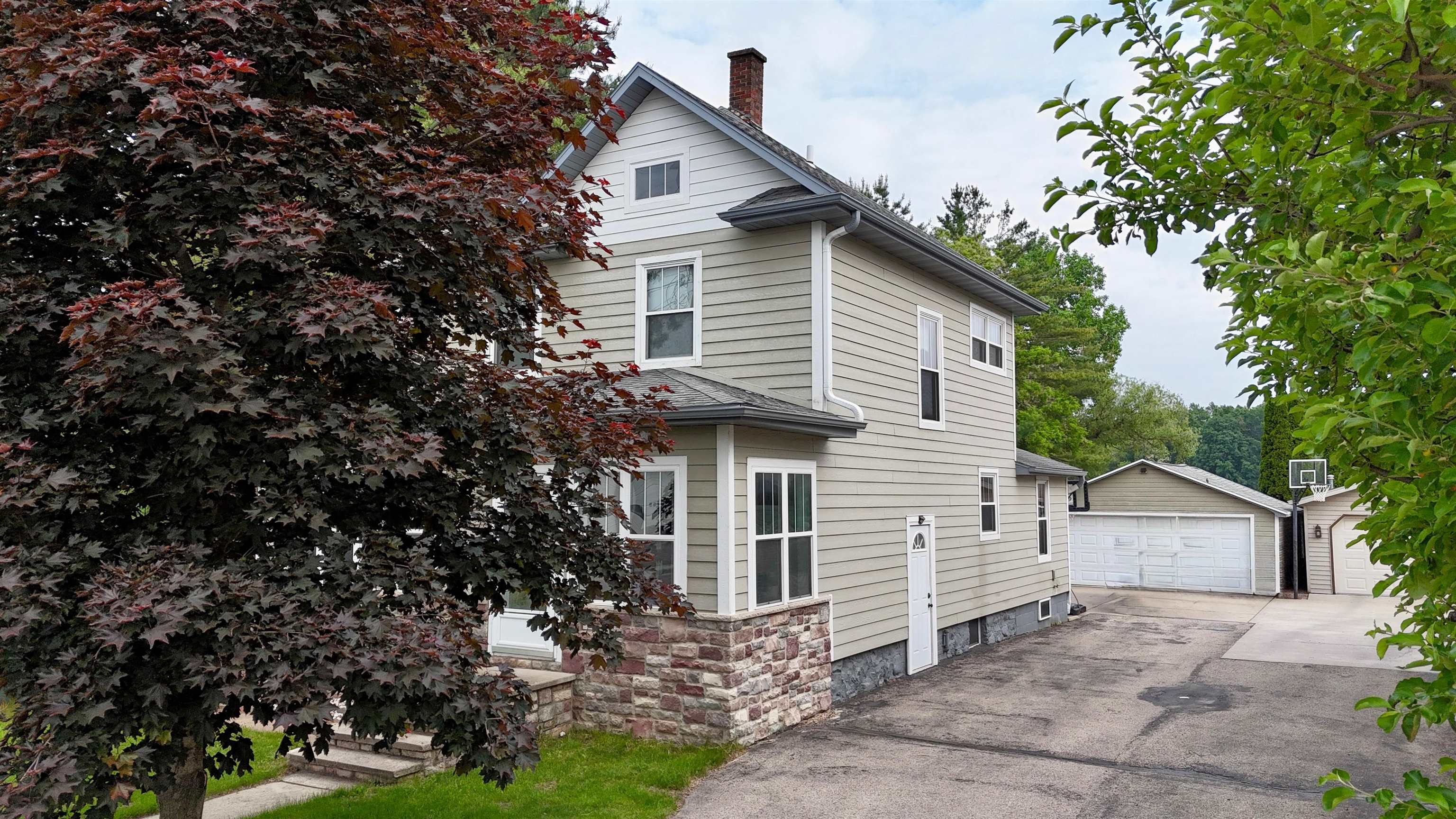 Shawano, Wisconsin 54166, United States, 3 Bedrooms Bedrooms, ,2 BathroomsBathrooms,Residential,Active,81326