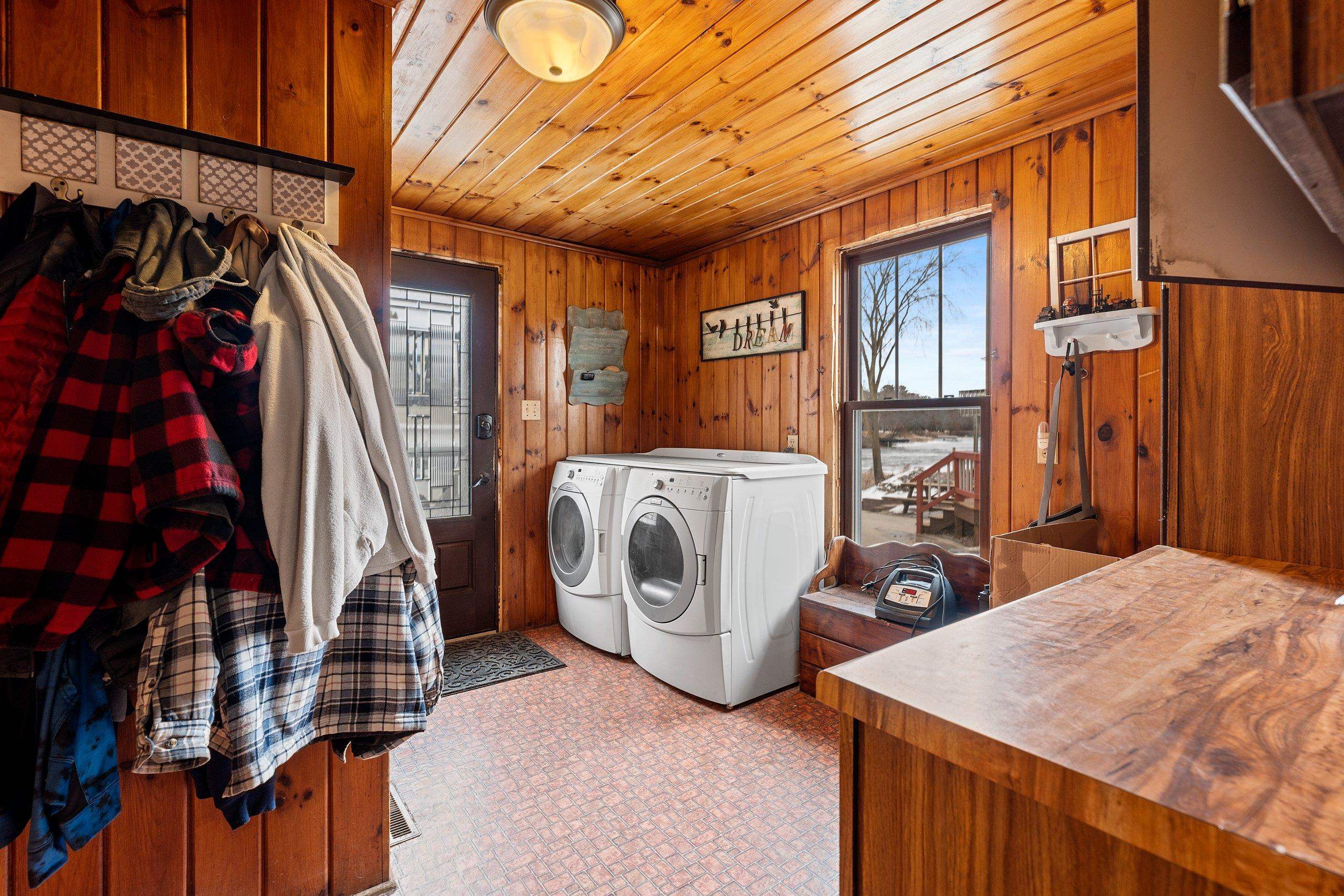 Shawano, Wisconsin 54166, United States, 3 Bedrooms Bedrooms, ,2 BathroomsBathrooms,Residential,Active,81326