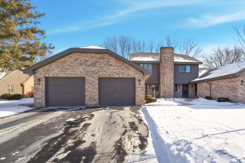 Photo of 76 SPENCER VILLAGE Court, APPLETON, WI 54914 (MLS # 50320433)