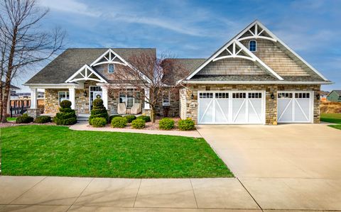 Photo of 5667 N SUMMERLAND Street, APPLETON, WI 54913 (MLS # 50321721)