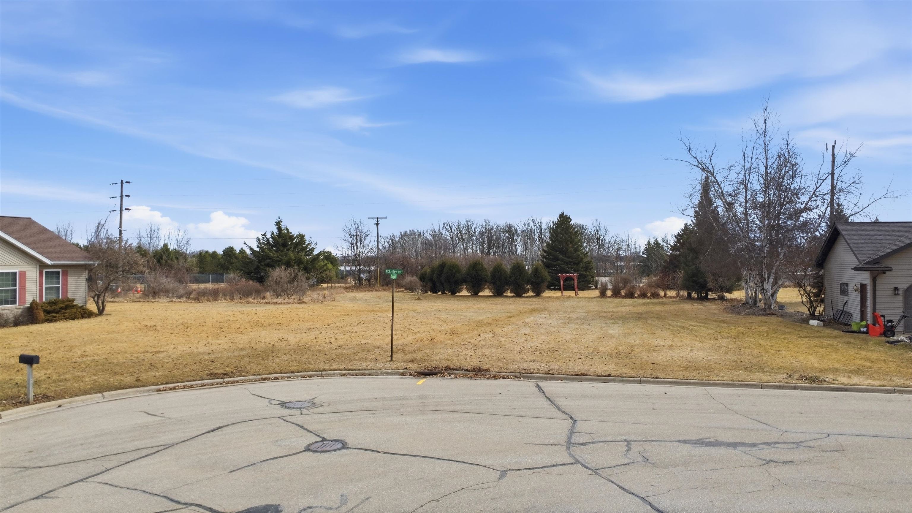 Photo 1 of 11 — MCKINLEY Avenue 9, CLINTONVILLE, WI 54929