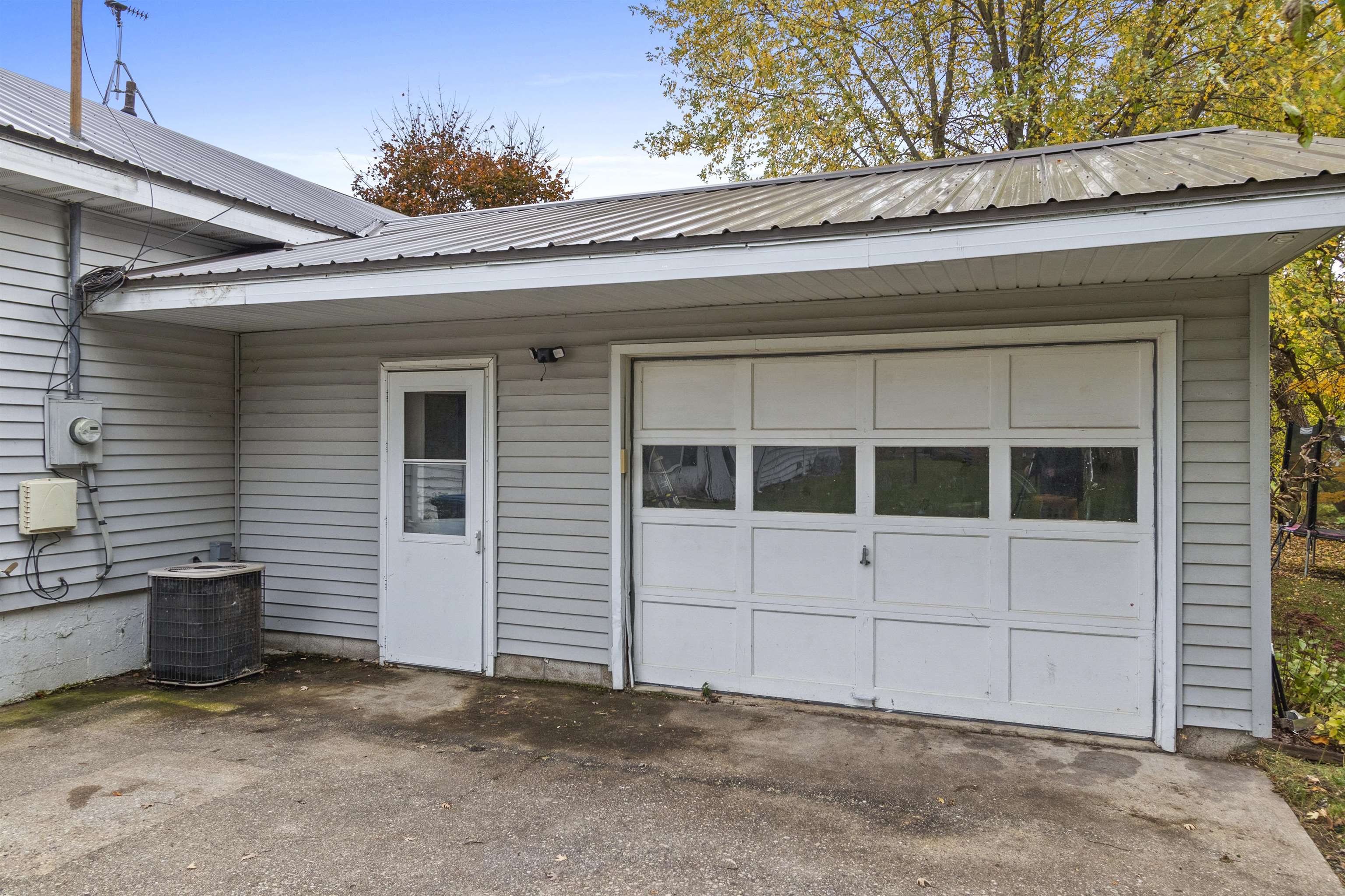 Shawano, Wisconsin 54166, United States, 3 Bedrooms Bedrooms, ,3 BathroomsBathrooms,Residential,Active,234551