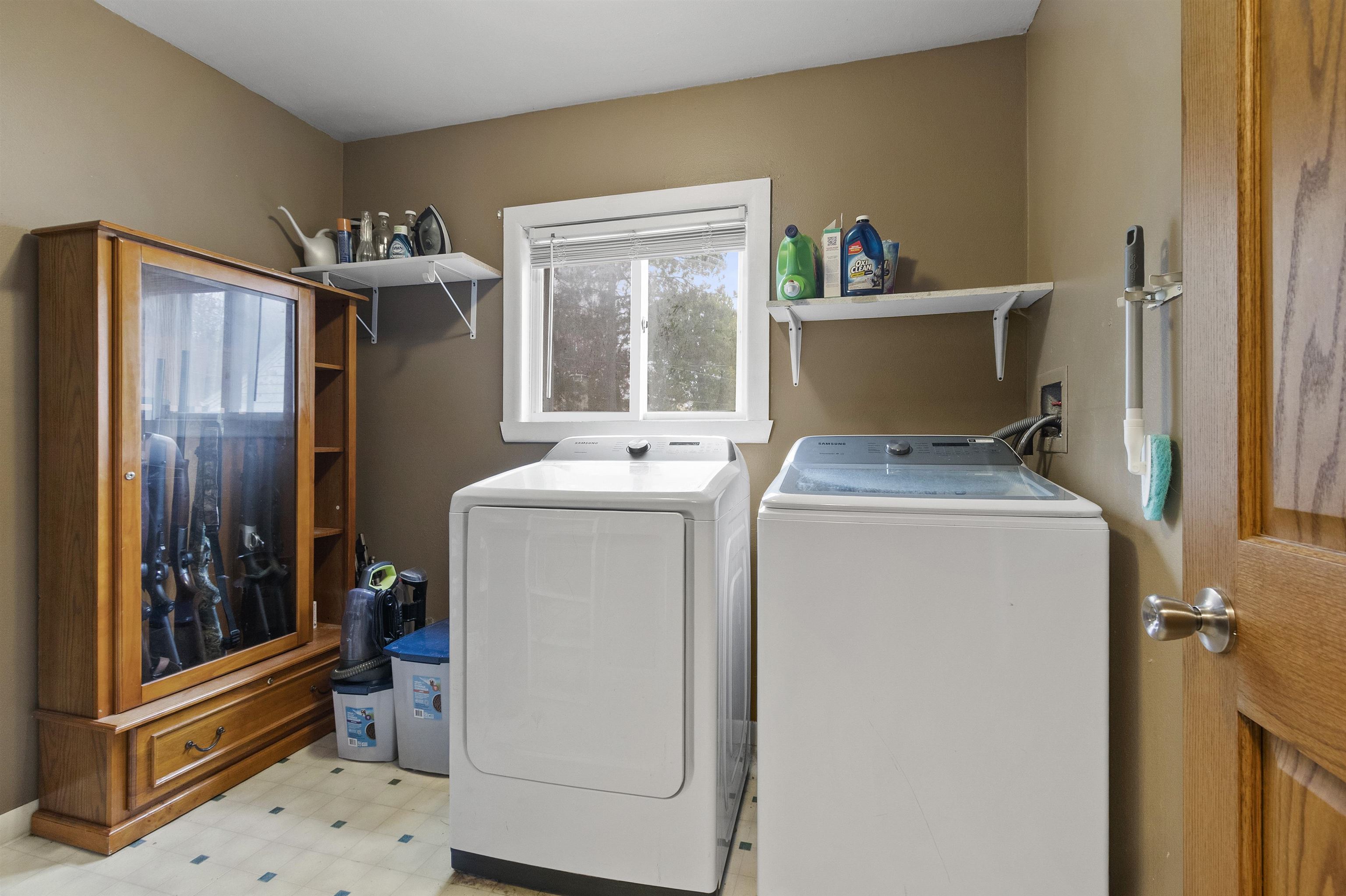 Shawano, Wisconsin 54166, United States, 3 Bedrooms Bedrooms, ,3 BathroomsBathrooms,Residential,Active,234551