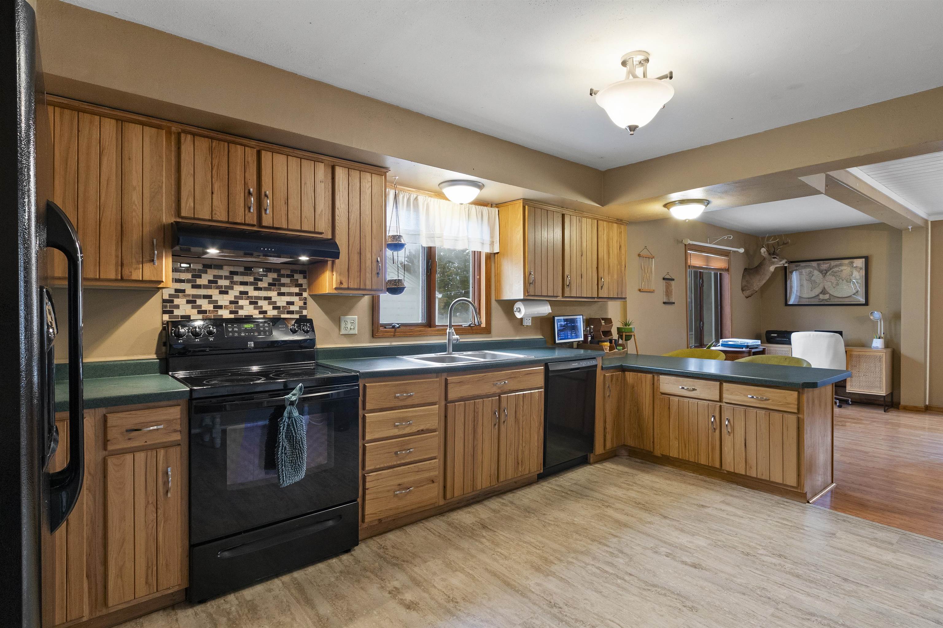 Shawano, Wisconsin 54166, United States, 3 Bedrooms Bedrooms, ,3 BathroomsBathrooms,Residential,Active,234551