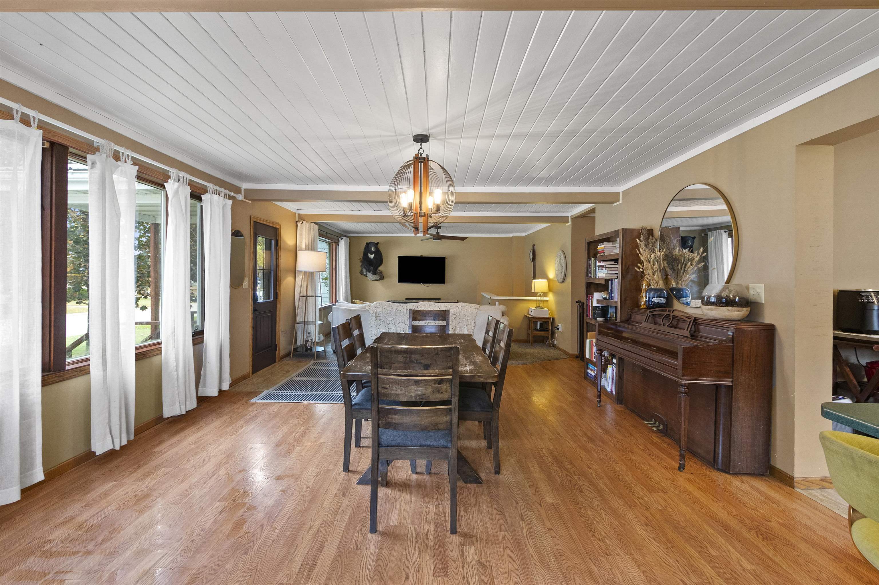 Shawano, Wisconsin 54166, United States, 3 Bedrooms Bedrooms, ,3 BathroomsBathrooms,Residential,Active,234551