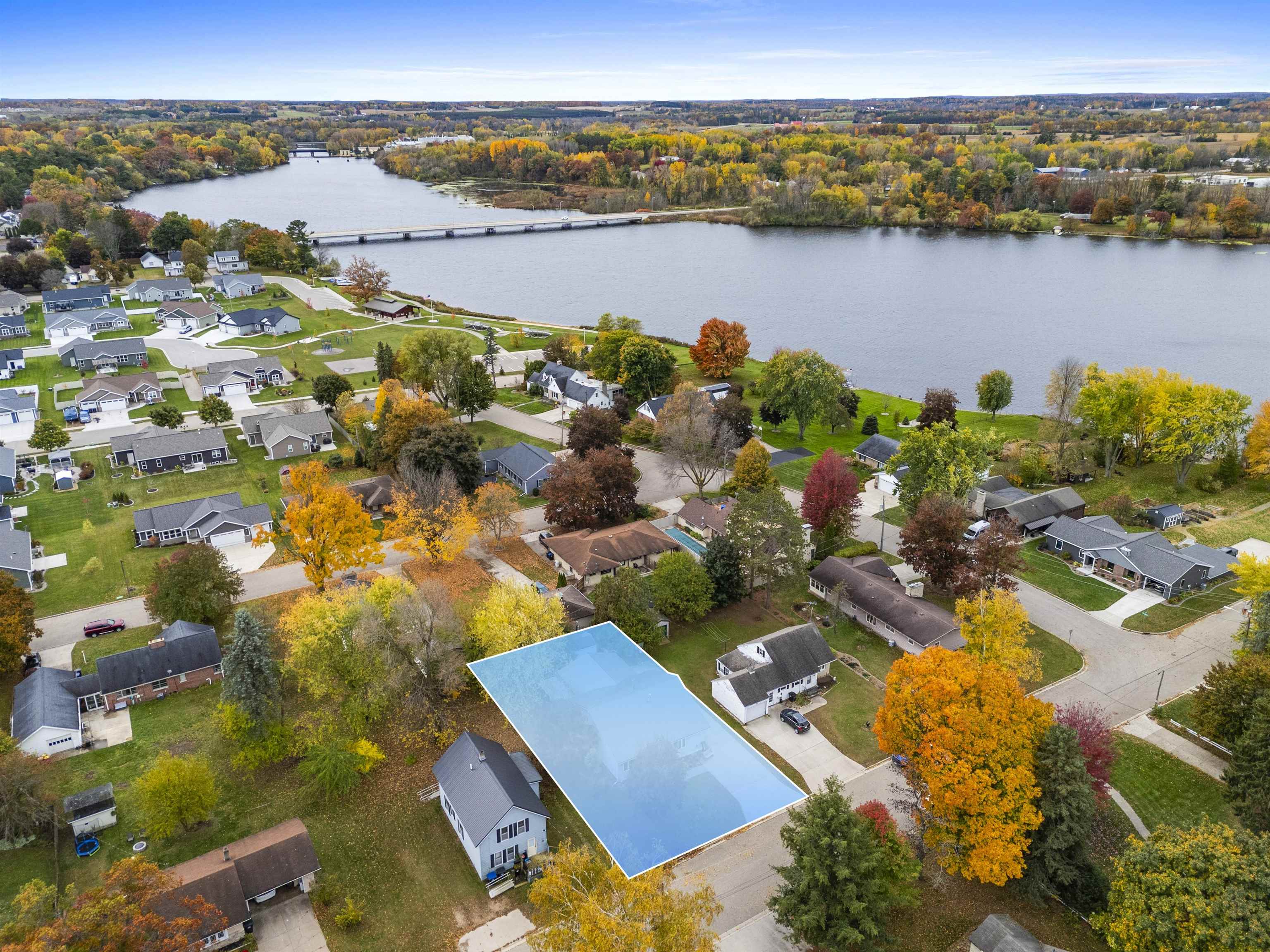 Shawano, Wisconsin 54166, United States, 3 Bedrooms Bedrooms, ,3 BathroomsBathrooms,Residential,Active,234551