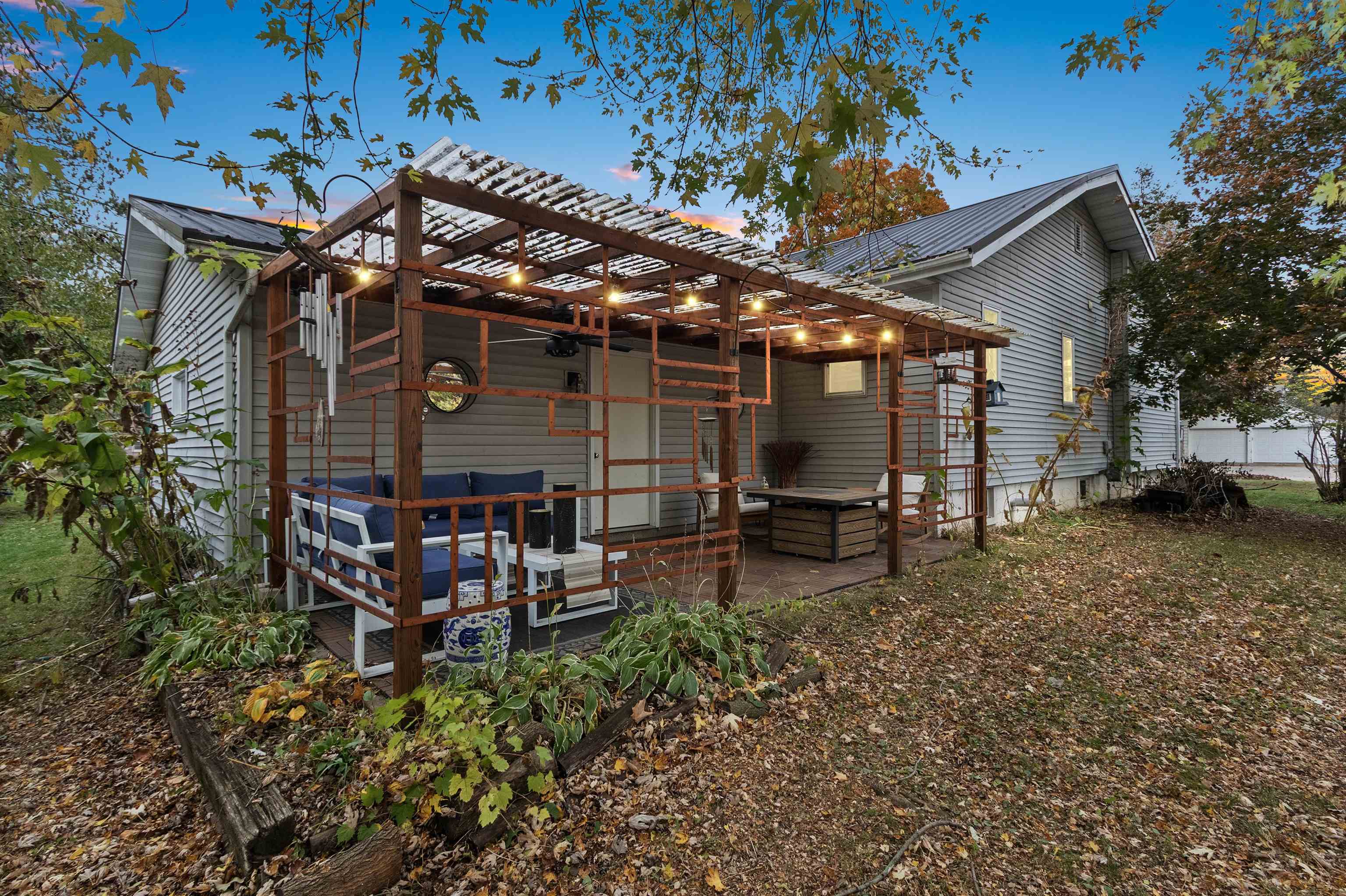 Shawano, Wisconsin 54166, United States, 3 Bedrooms Bedrooms, ,3 BathroomsBathrooms,Residential,Active,234551