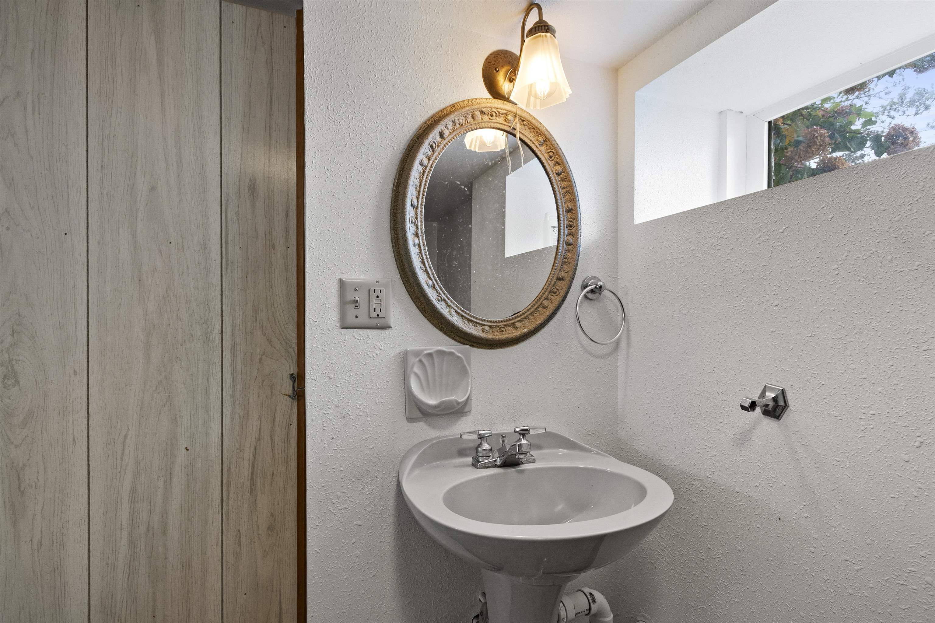 Shawano, Wisconsin 54166, United States, 3 Bedrooms Bedrooms, ,3 BathroomsBathrooms,Residential,Active,234551