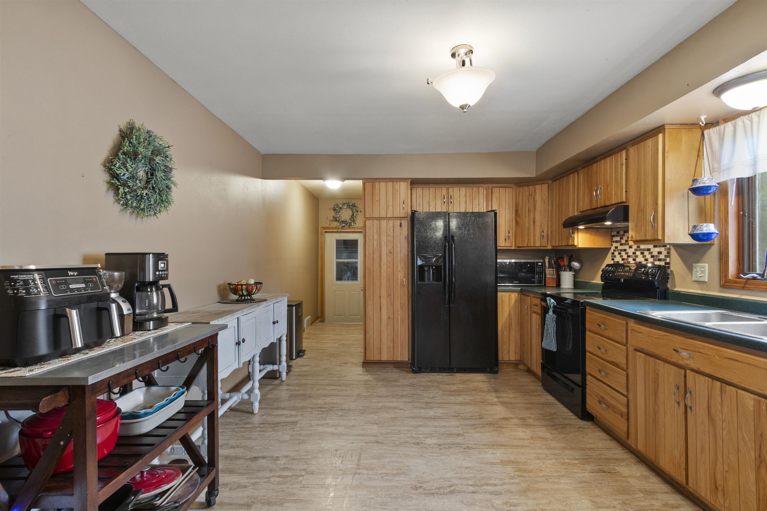 Shawano, Wisconsin 54166, United States, 3 Bedrooms Bedrooms, ,3 BathroomsBathrooms,Residential,Active,234551