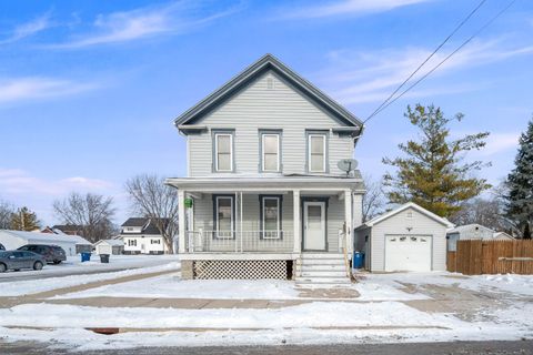 Photo of 602 CEAPE Avenue, OSHKOSH, WI 54901 (MLS # 50320285)