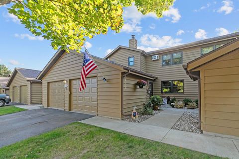 Photo of 970 MANOR Drive #72, NEENAH, WI 54956 (MLS # 50316204)