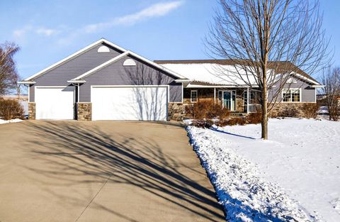 Photo of 9410 MEMORY Lane, NEENAH, WI 54956 (MLS # 50320406)