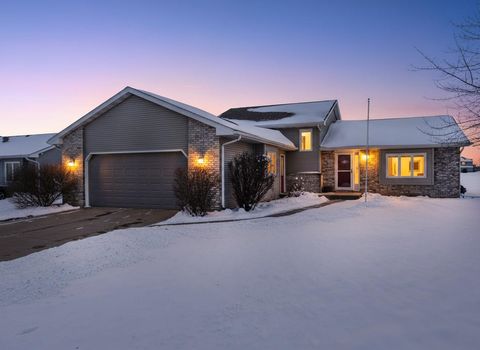 Photo of 3200 S HUCKLEBERRY Lane, APPLETON, WI 54915 (MLS # 50318993)