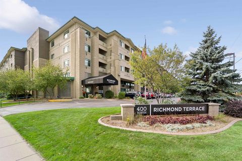 Photo of 400 N RICHMOND Street #323, APPLETON, WI 54911 (MLS # 50316817)