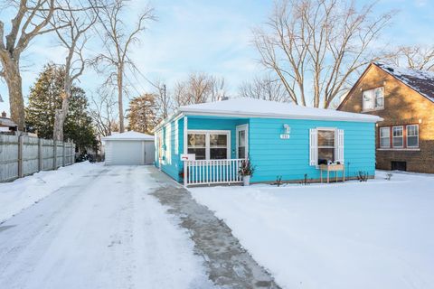 Photo of 732 MANITOWOC Street, MENASHA, WI 54952 (MLS # 50319673)