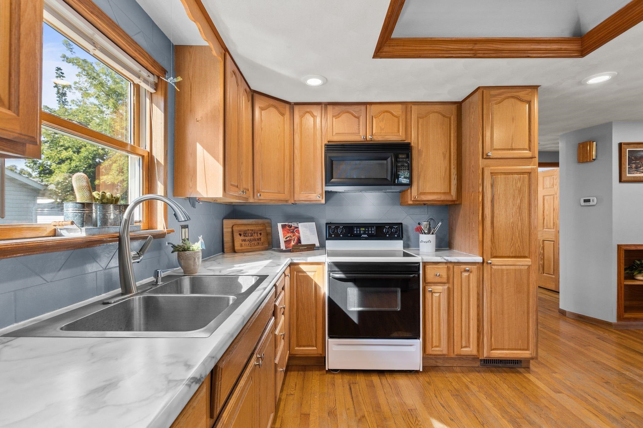 121 E 2ND Street
