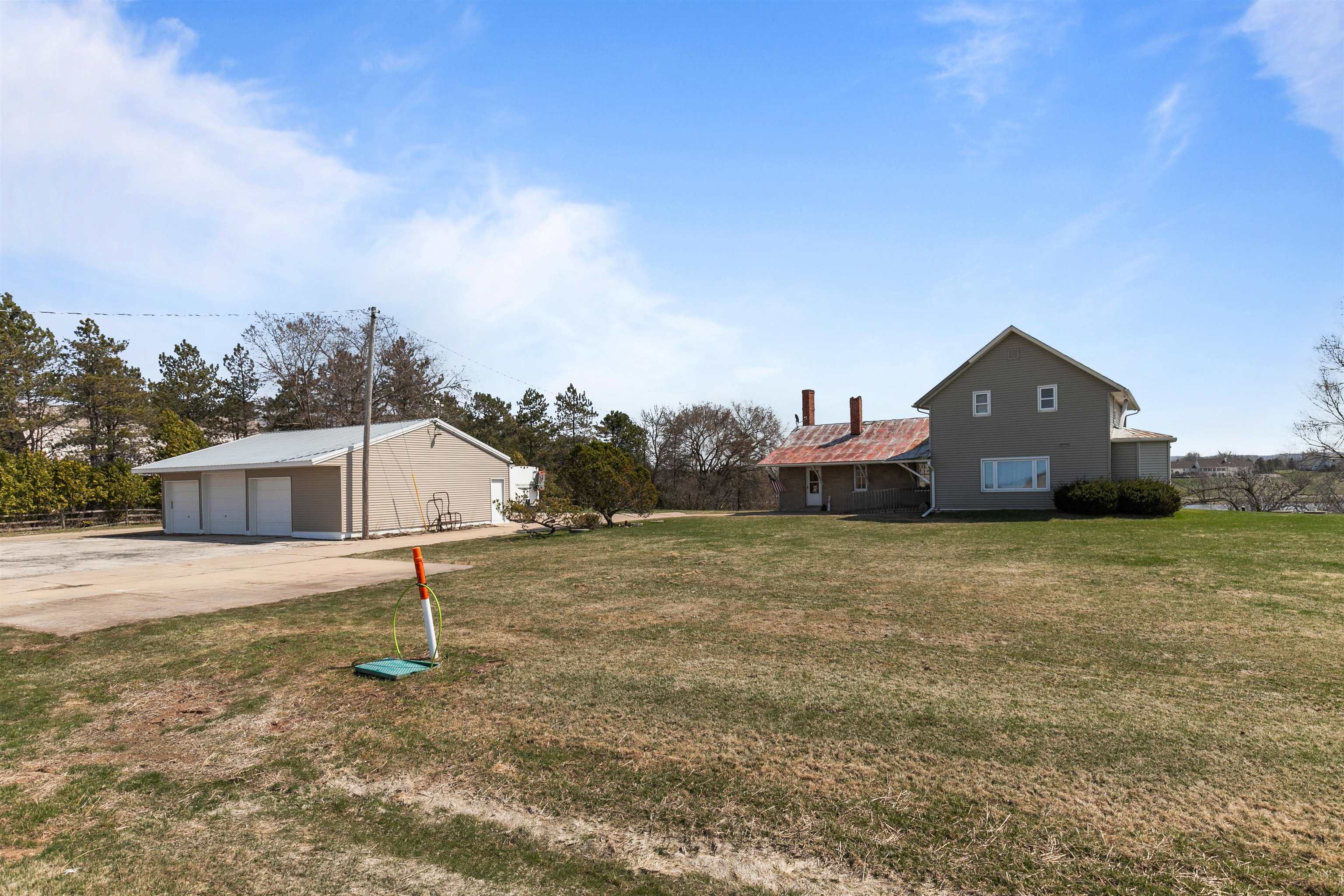 3829 LOST DAUPHIN Road