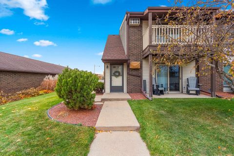 Photo of 1043 MARVELLE Lane #A11, GREEN BAY, WI 54304 (MLS # 50317907)