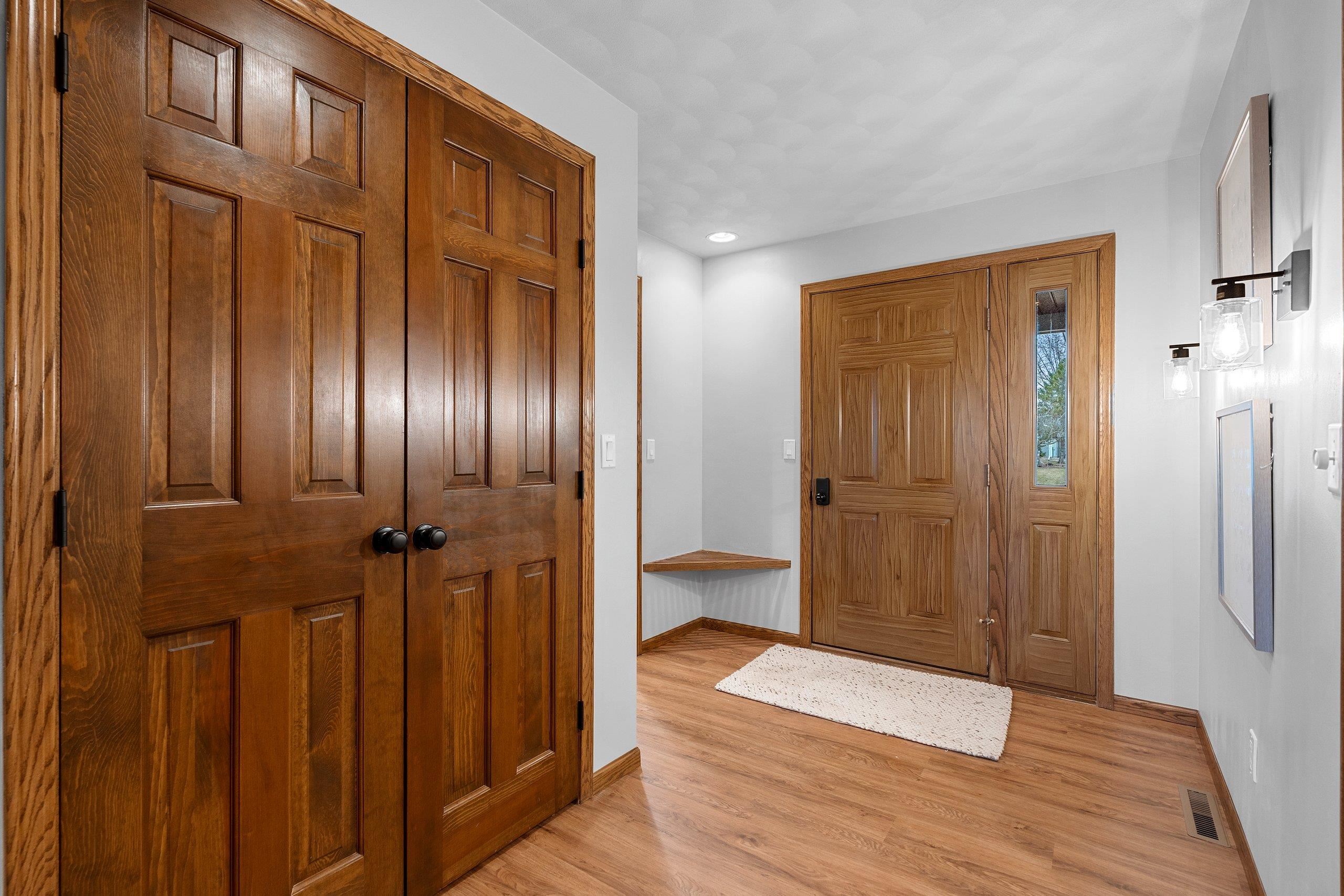 1236 MEADOWVIEW Drive