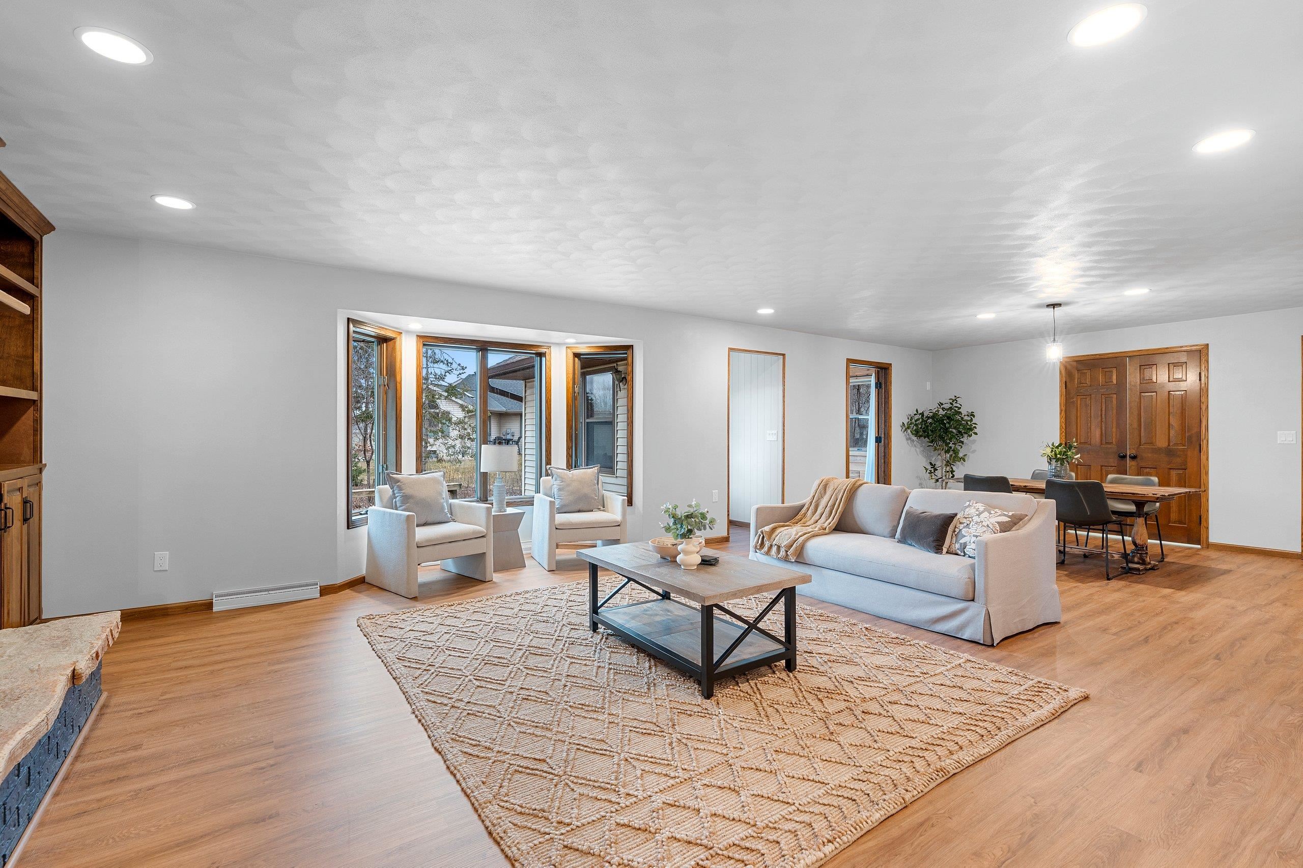 1236 MEADOWVIEW Drive