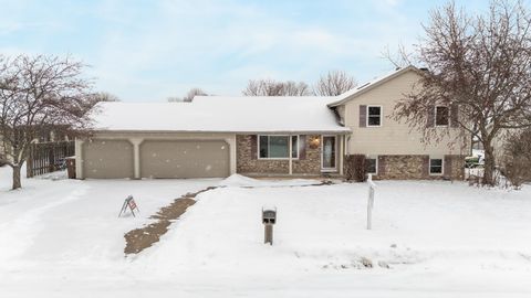 Photo of 1249 FIELDVIEW Drive, MENASHA, WI 54952 (MLS # 50318918)