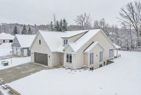 Photo of 1780 BOBBY JONES Drive, DE PERE, WI 54115 (MLS # 50320197)
