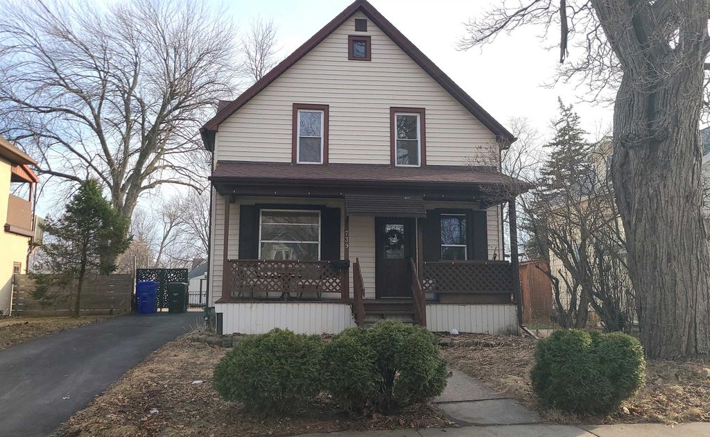 Photo of 739 W 8TH Street, APPLETON, WI 54914 (MLS # 50321908)