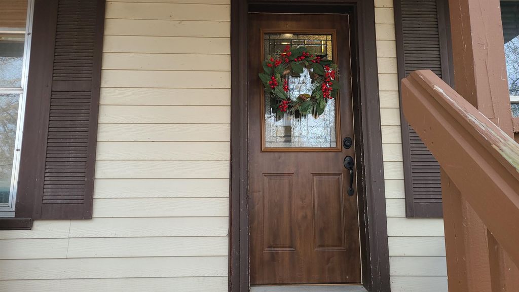 Photo of 739 W 8TH Street, APPLETON, WI 54914 (MLS # 50321908)